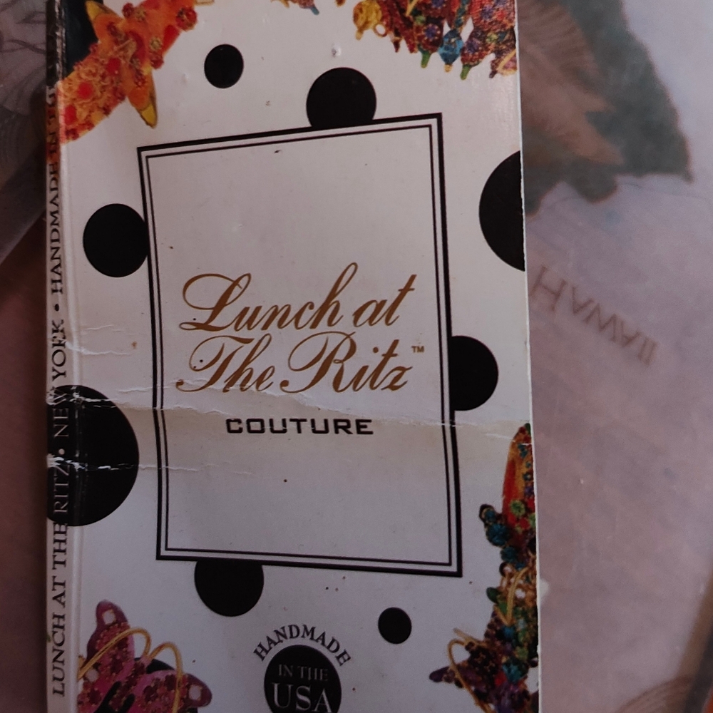 ⭐Rare Lunch at the Ritz Legal snackle earrings⭐ - Picture 4 of 4